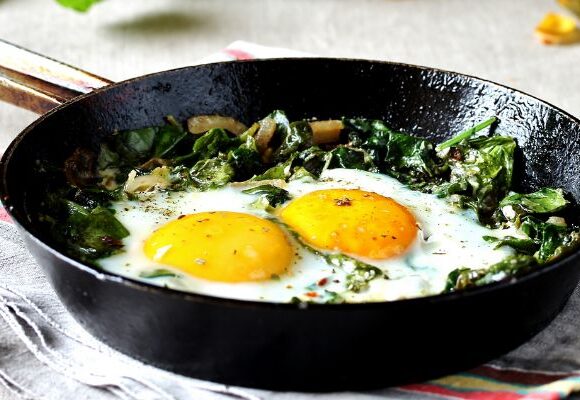 Shakshuka with Spinach and Egg