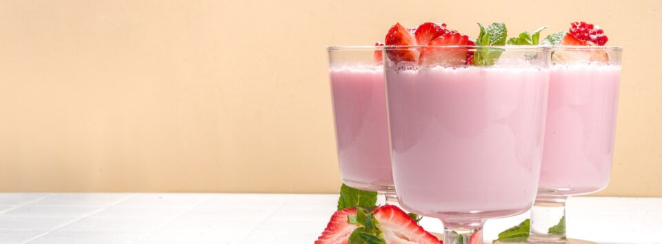 Low-Carb Coconut Cream With Berries.