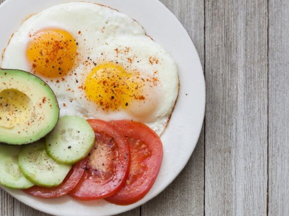 Fried Eggs With Tomato and Cucumber.