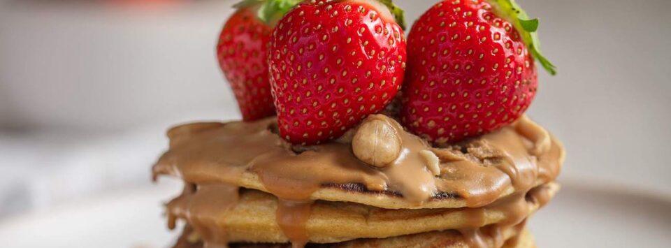 Keto pancakes with peanut butter and strawberries.