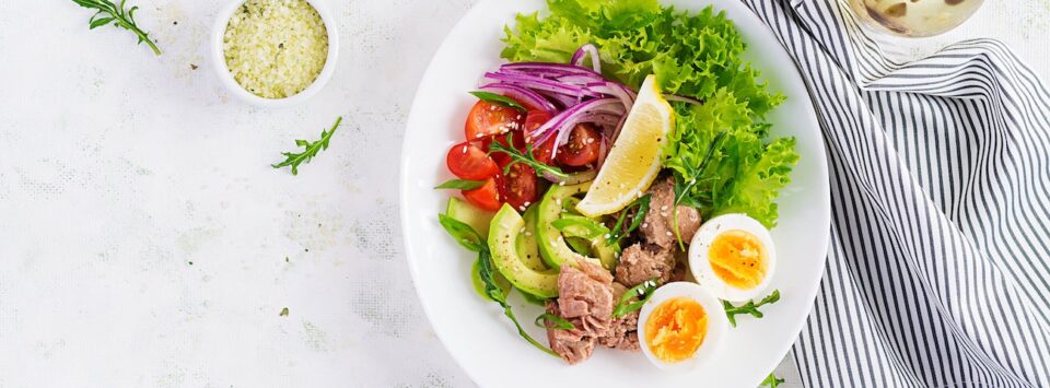 Tuna and egg bowl with veggies.