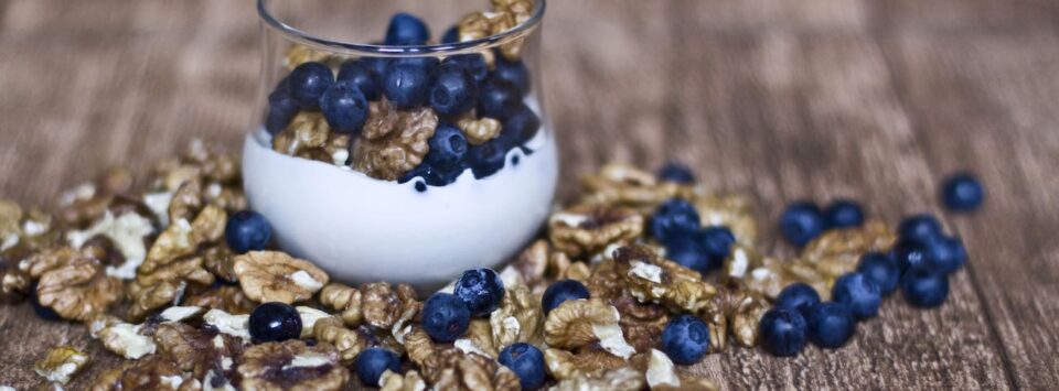 Yogurt with blueberries and walnuts.